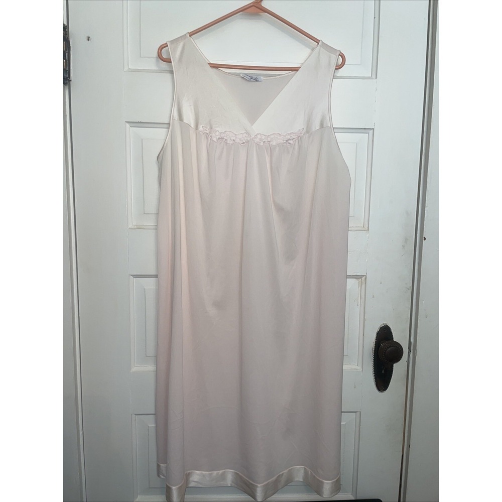 Vintage Vanity Fair Made In USA XLarge Nightgown Soft Pink Embroidered Flowers